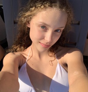 Zoey Curly Photo #33