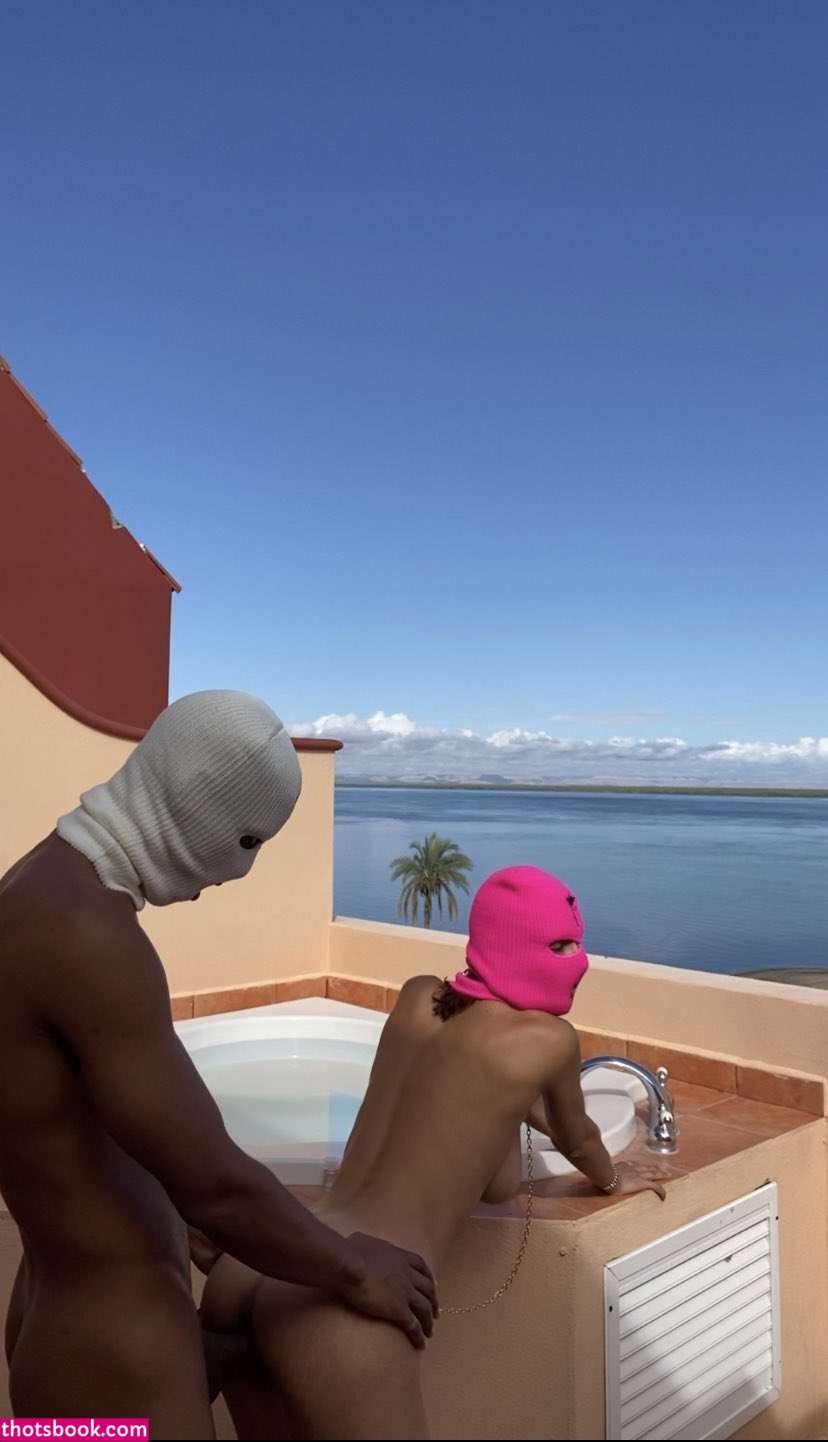 maskbicouple Photo #16