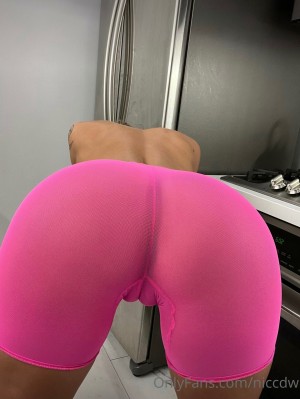 Nicole Drinkwater Photo #18