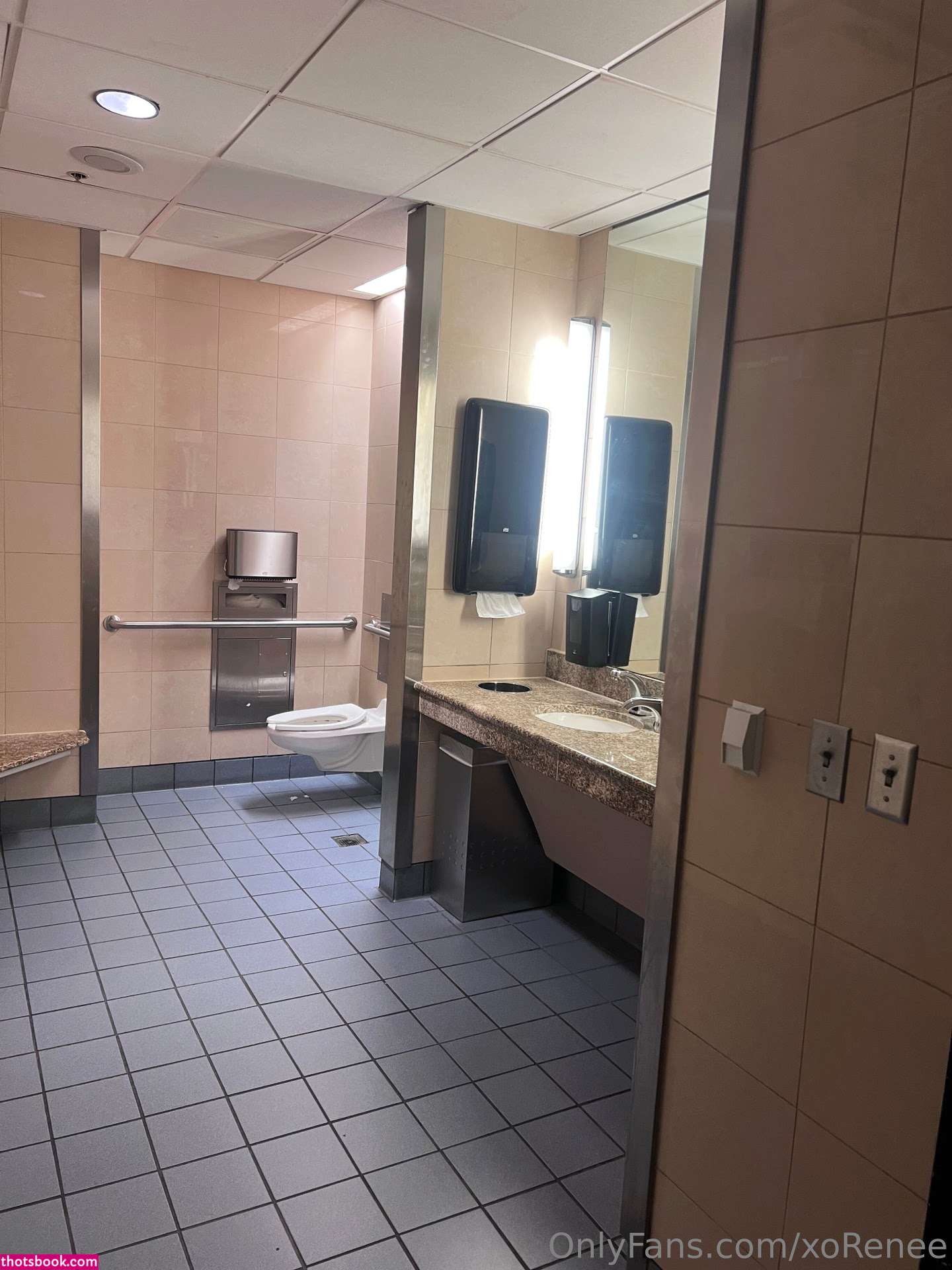 Renee Olstead Photo #316