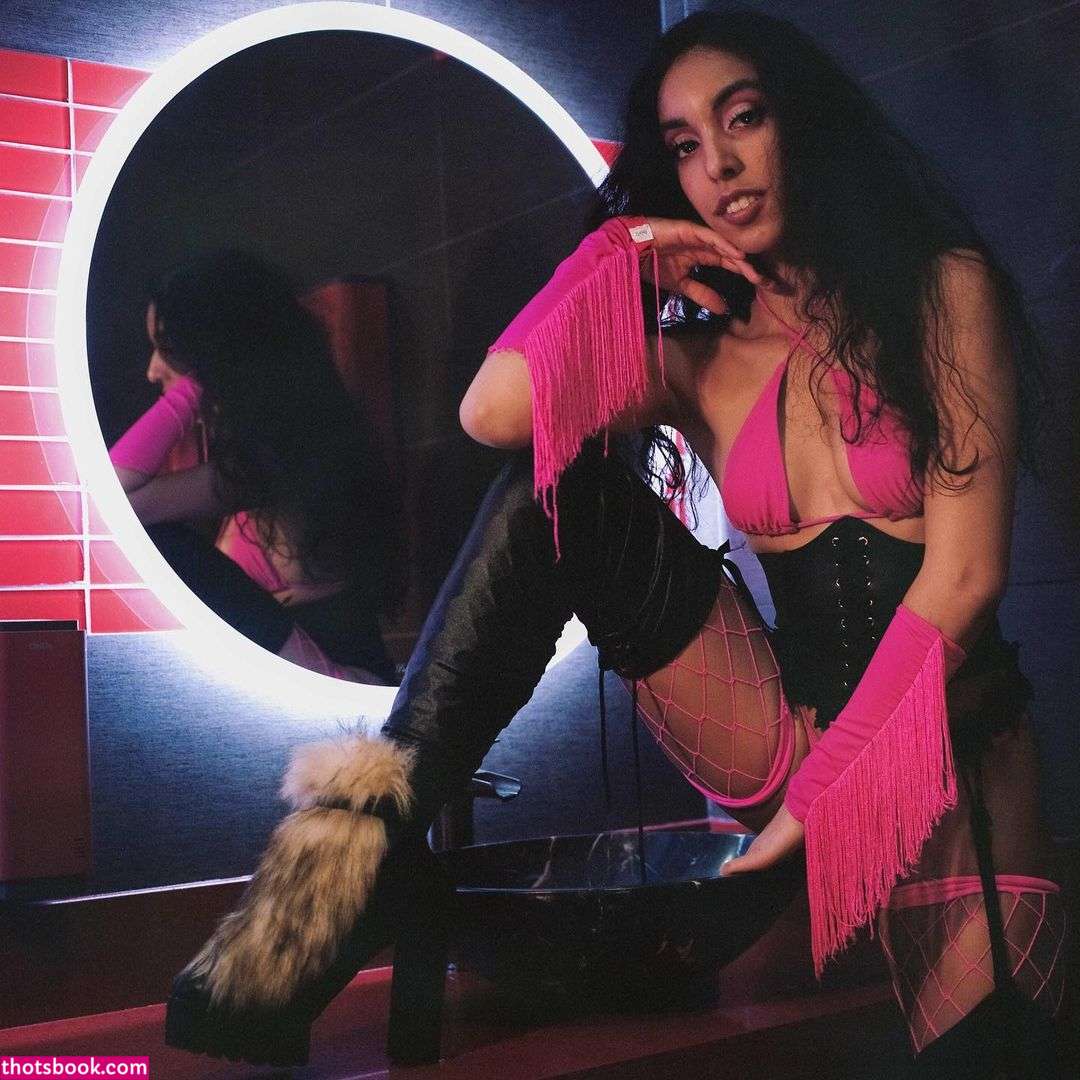 Claire Black Photo #13