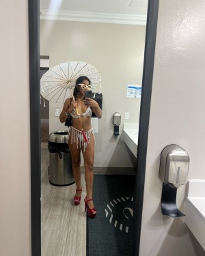 Claire Black Photo #28