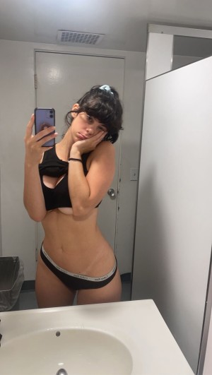 Heyitssarah Photo #2