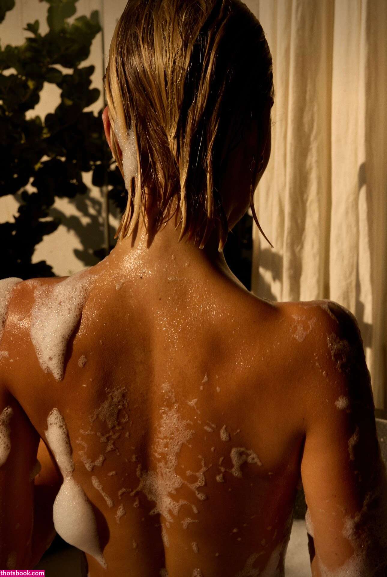 Julia Cavanagh Photo #22