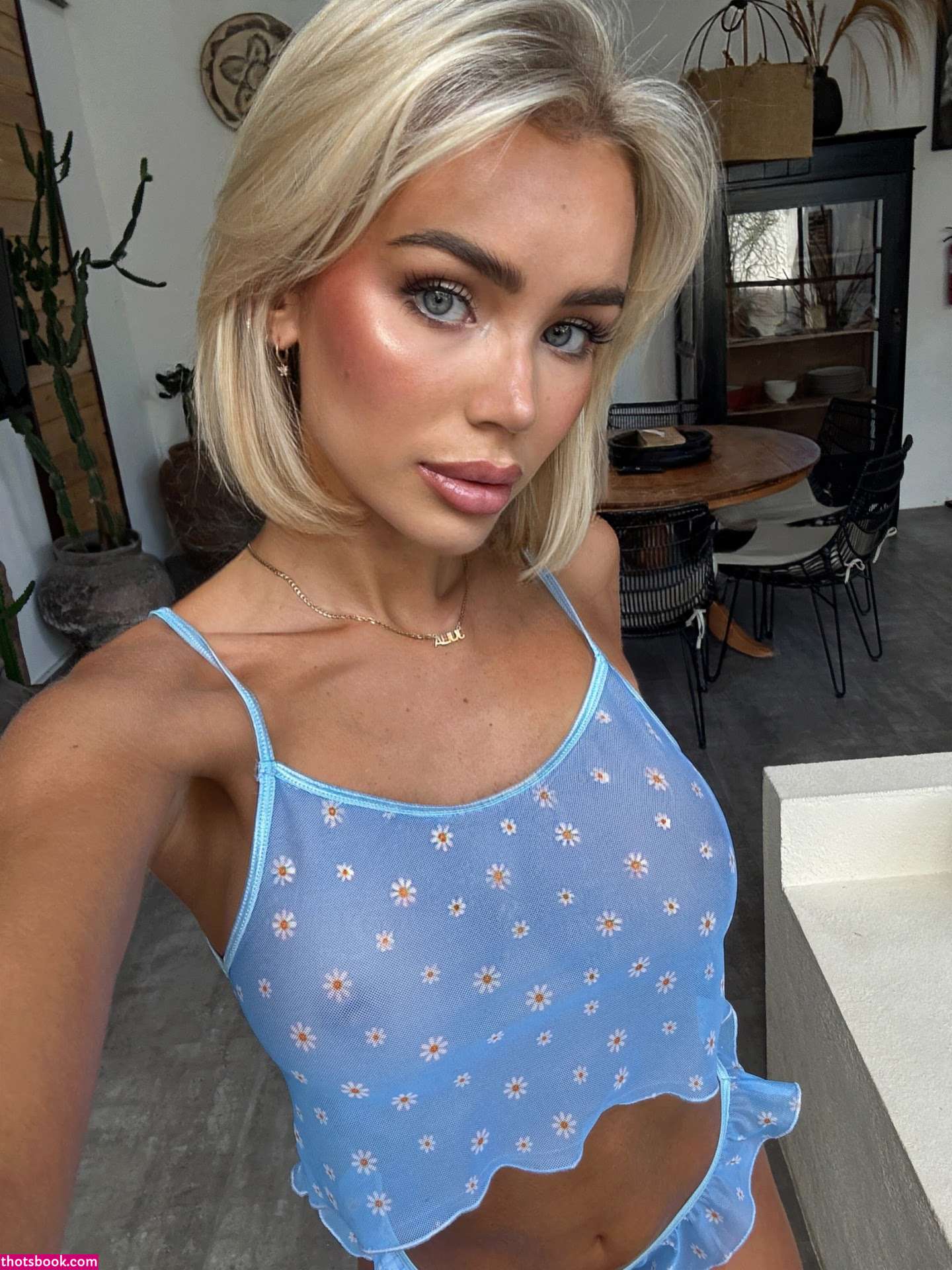 Julia Cavanagh Photo #39