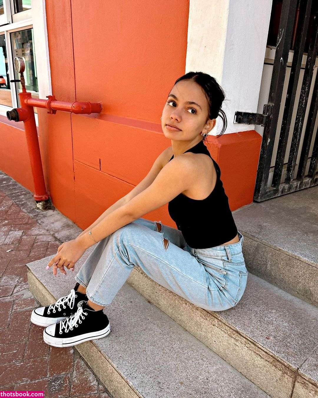 Zoe Manoek Photo #10