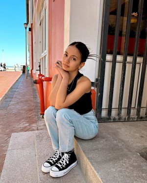 Zoe Manoek Photo #11