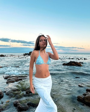 Zoe Manoek Photo #16