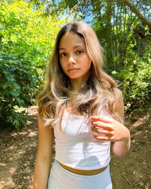 Zoe Manoek Photo #34