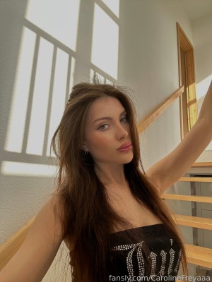 Carolinefreyaaa Photo #9