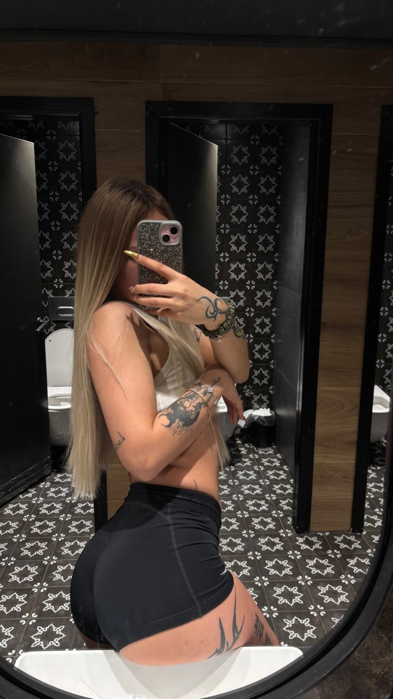 Gamze Özmen Photo #3