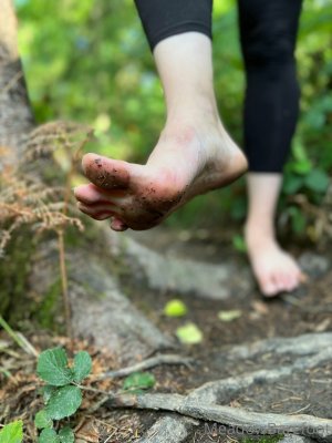 Meadow Barefoot Photo #44