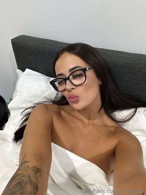 milaasole Photo #30