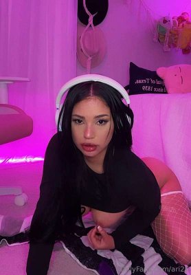 ari2b Photo #16
