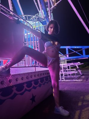 devilgirlkitten Photo #30