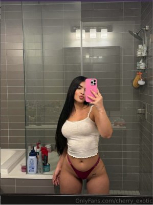 erikita_cmg Photo #31
