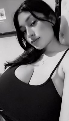 Itzel Lozano Photo #14