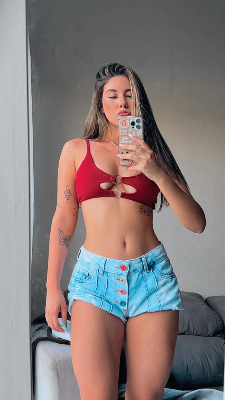 Carla Evellyn Photo #9