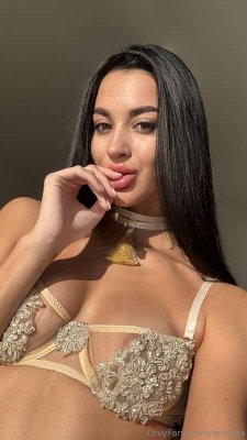 ariiiana Photo #8