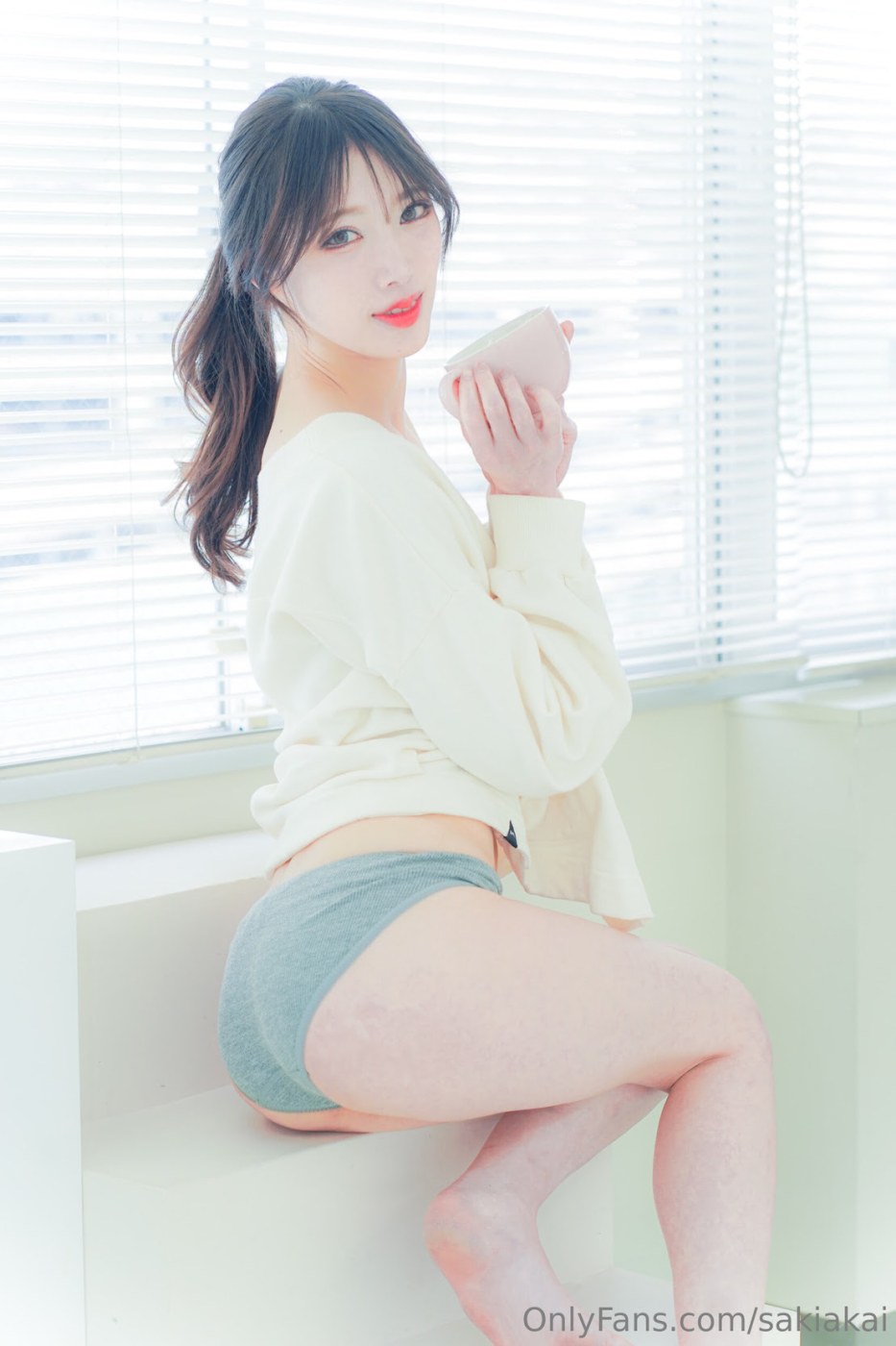 Saki Akai Photo #22