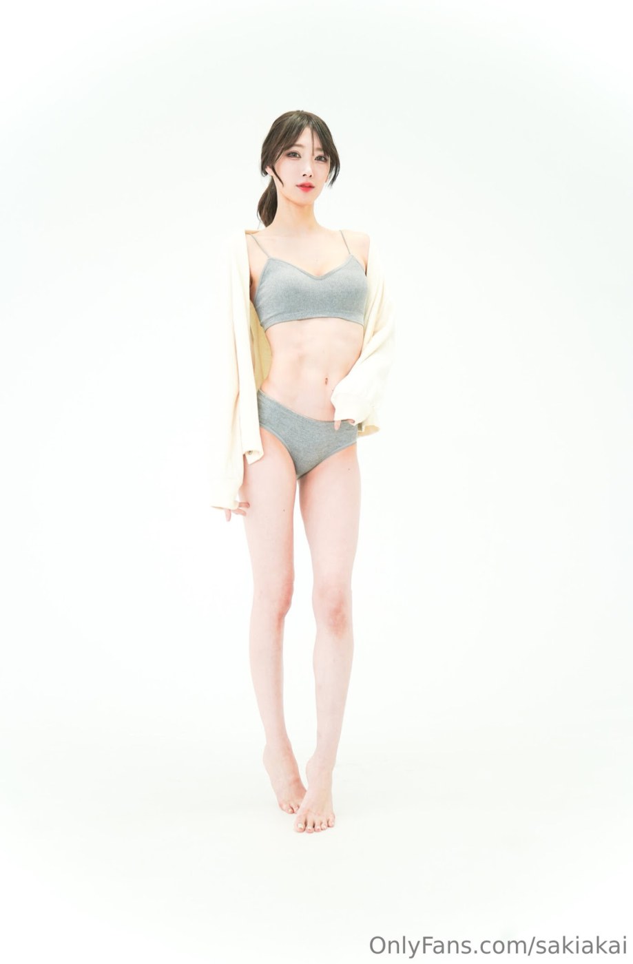 Saki Akai Photo #15