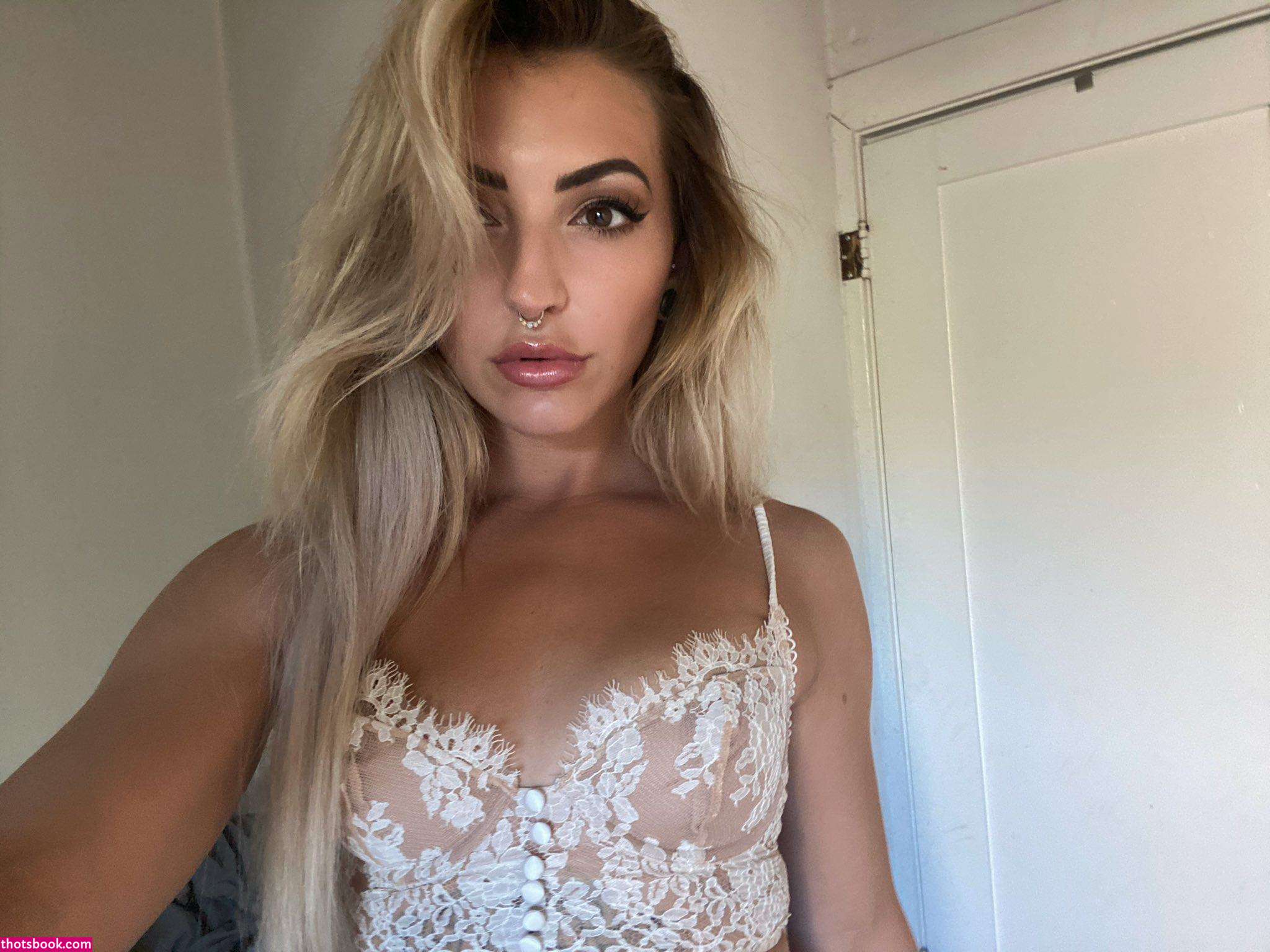 Miss Angeliquew Photo #25