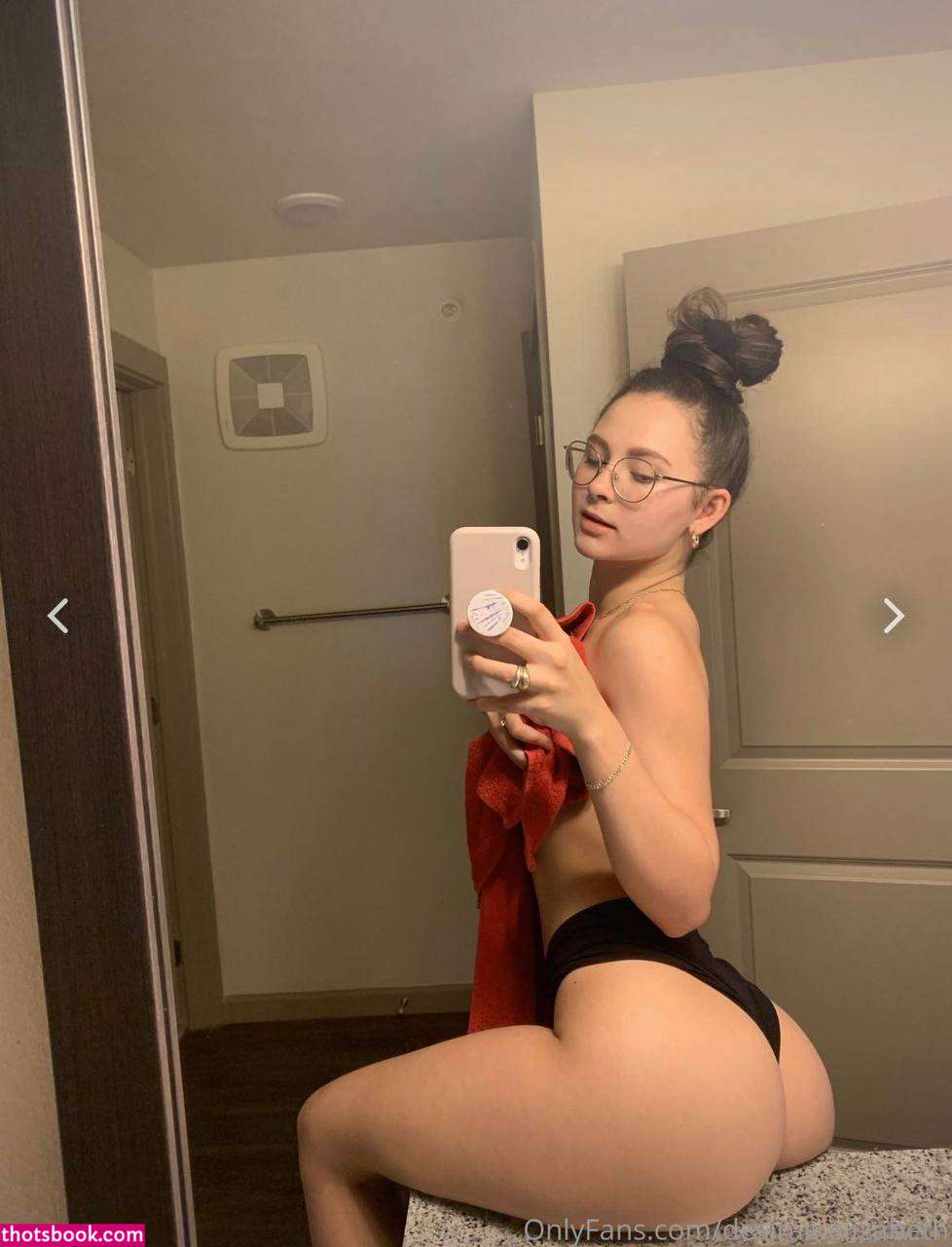 Desirae Elizabeth Photo #24