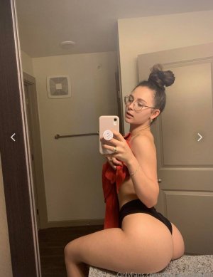 Desirae Elizabeth Photo #25