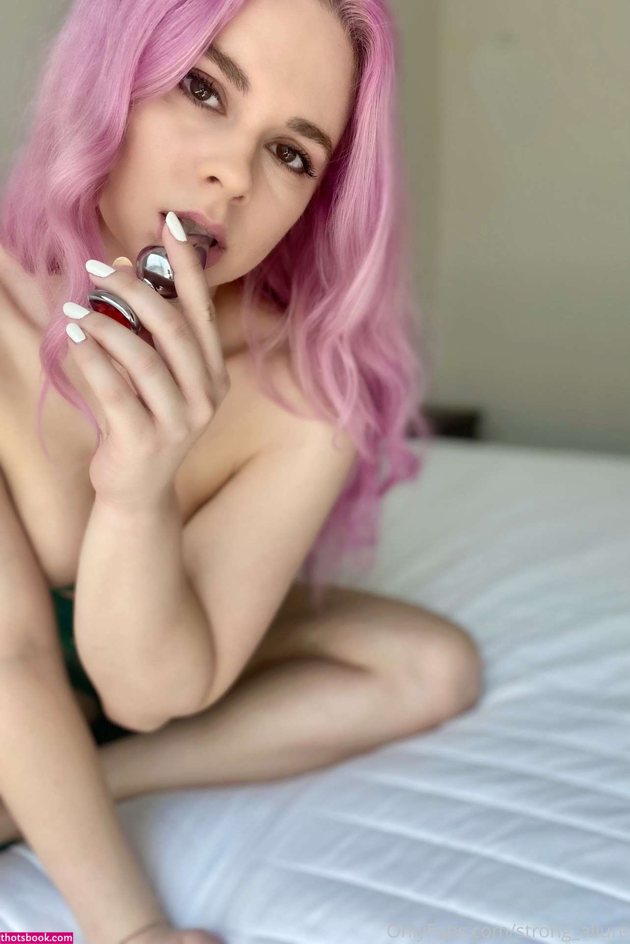 Strong Allure Photo #334