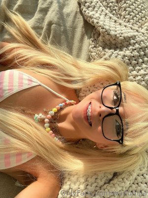 Izzybunnies Photo #152