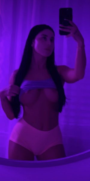 Devorah Roloff Photo #211