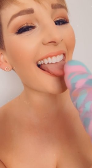 Hannah Brooks Photo #123