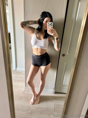 Arryn Zech Photo #368