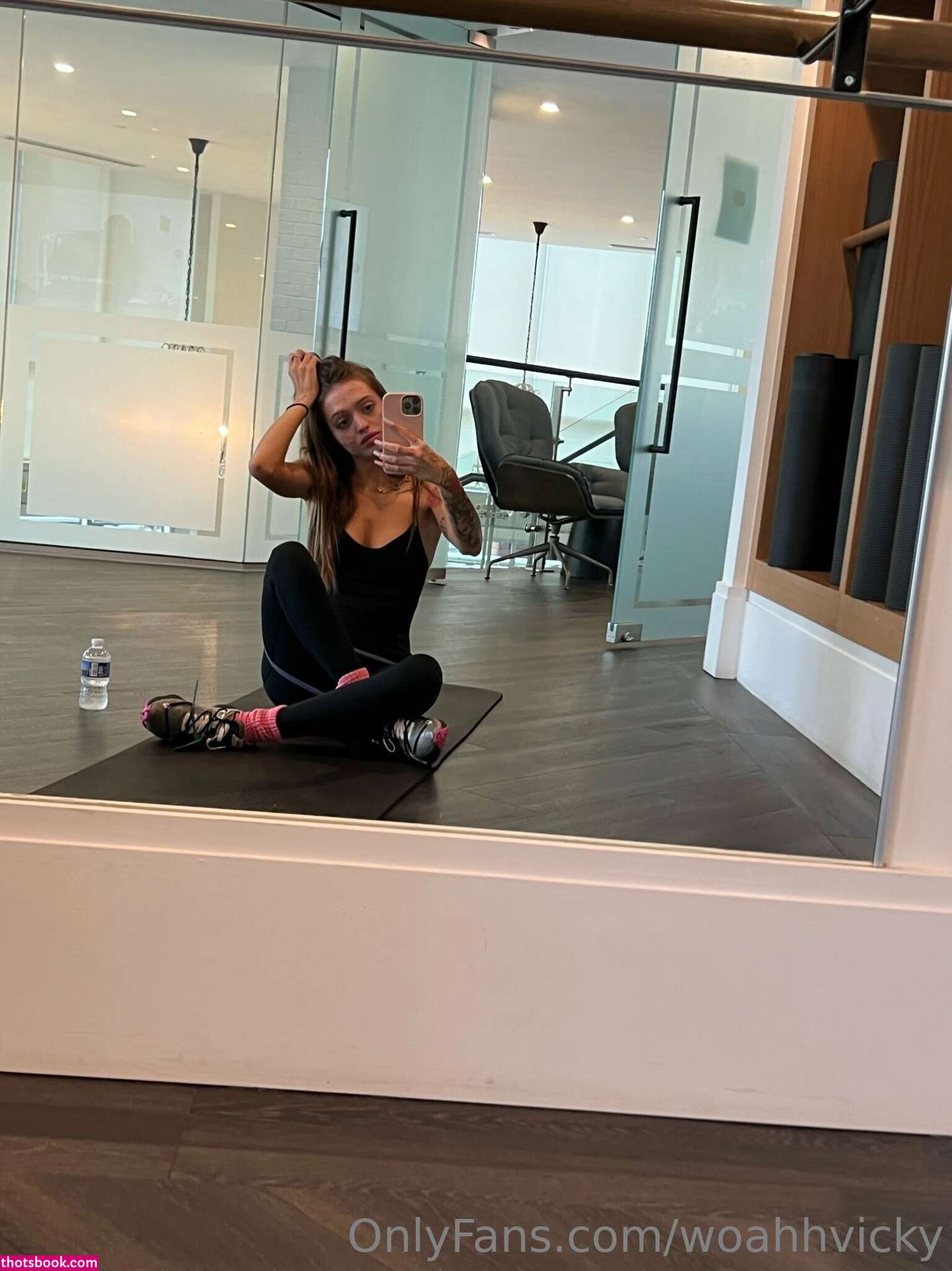 Woah Vicky Photo #16