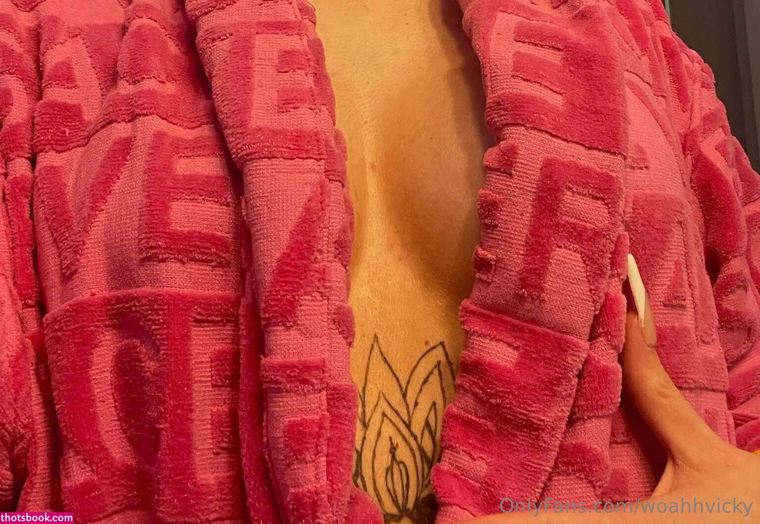 Woah Vicky Photo #24