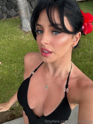 Camilla Araujo Photo #265