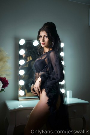 Jess Wallis Photo #43