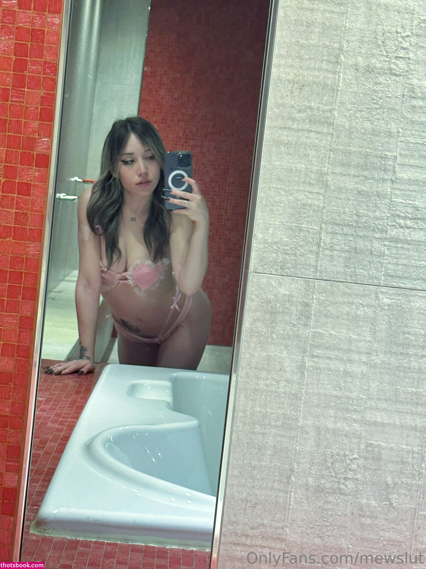 Mewslut Photo #86