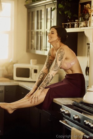 Arryn Zech Photo #473