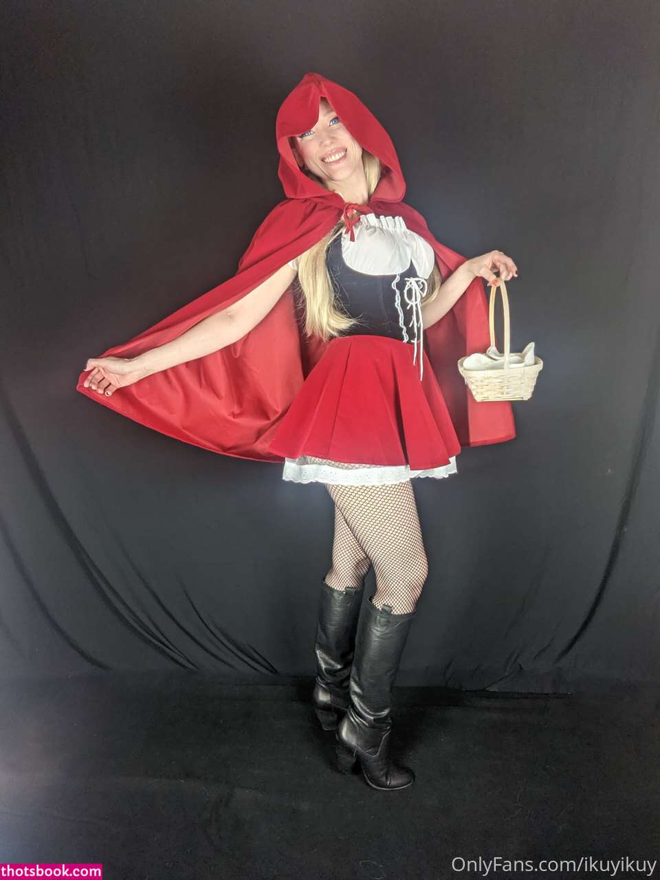 Ikuy Cosplayer Photo #2