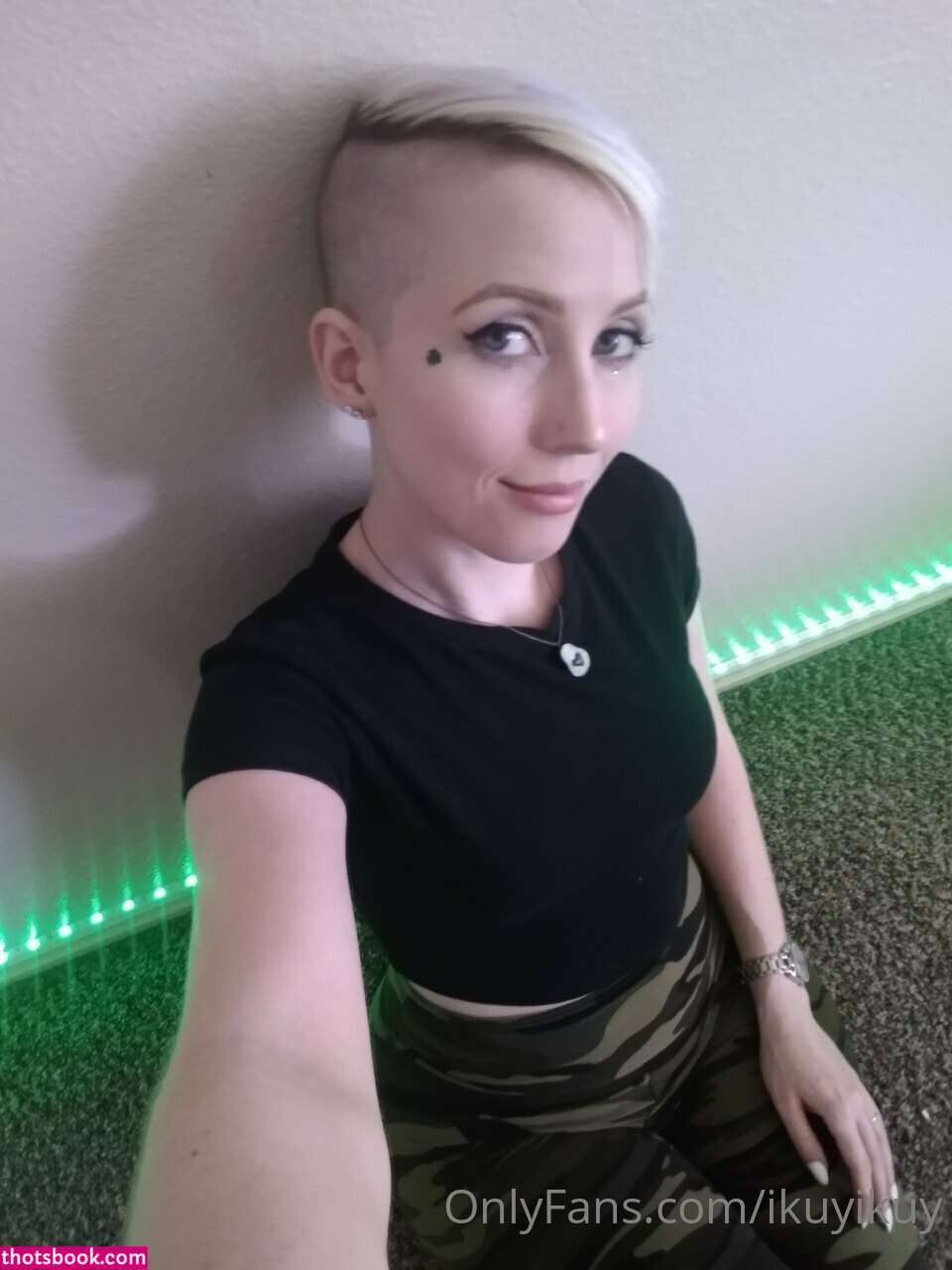 Ikuy Cosplayer Photo #35