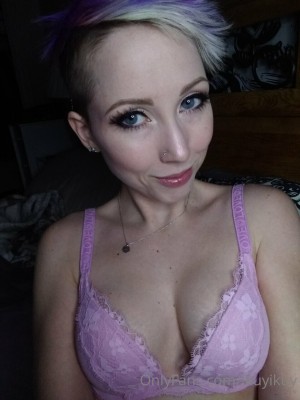 Ikuy Cosplayer Photo #7