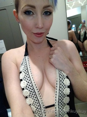 Ikuy Cosplayer Photo #22