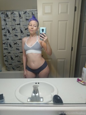 Ikuy Cosplayer Photo #23