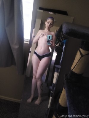 Ikuy Cosplayer Photo #24