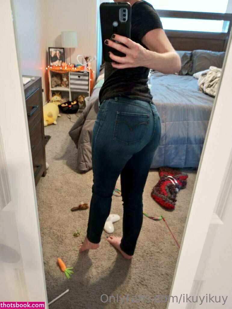 Ikuy Cosplayer Photo #52