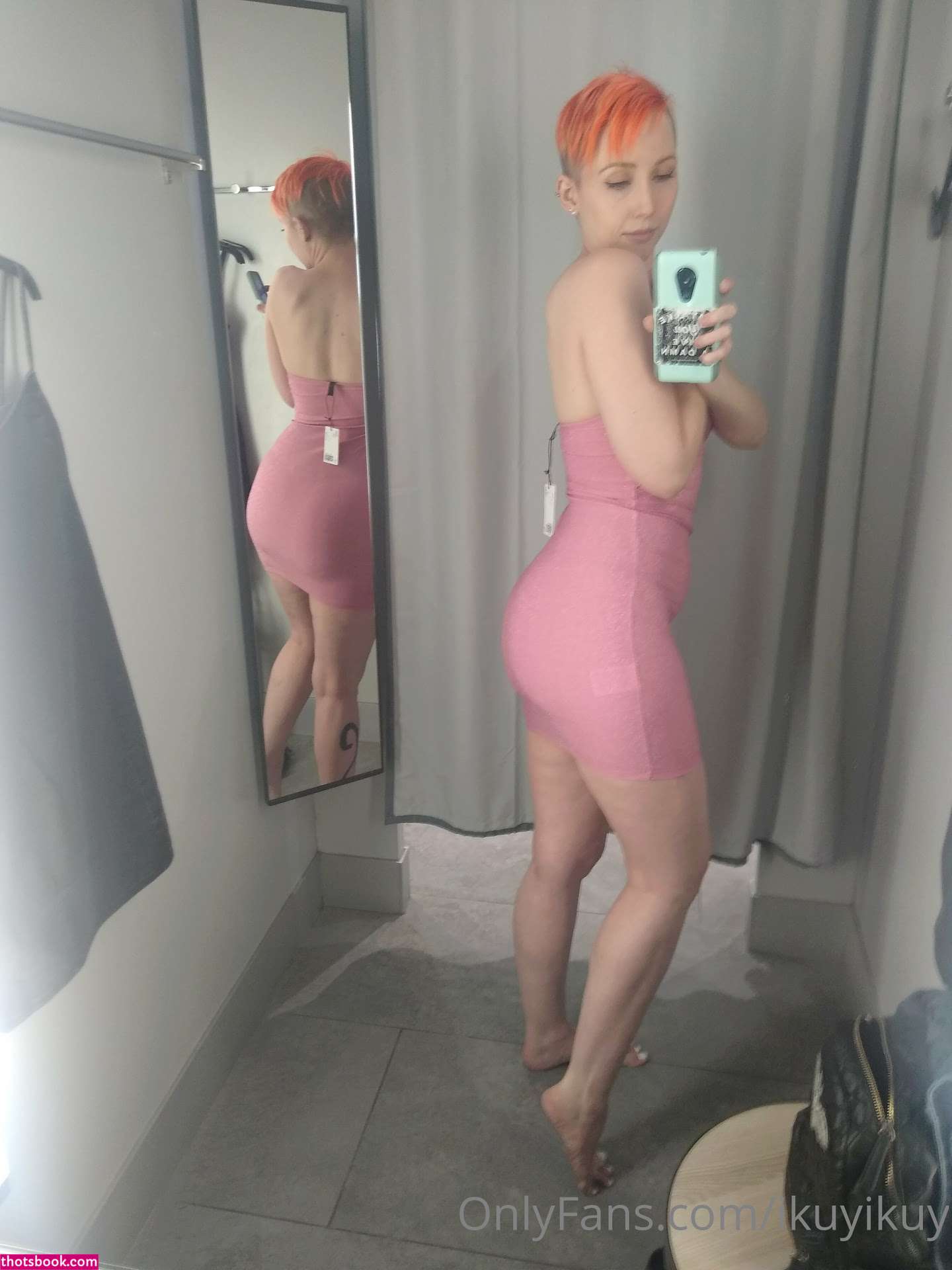 Ikuy Cosplayer Photo #56