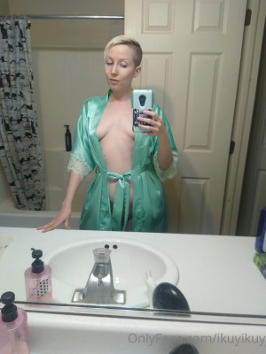 Ikuy Cosplayer Photo #74