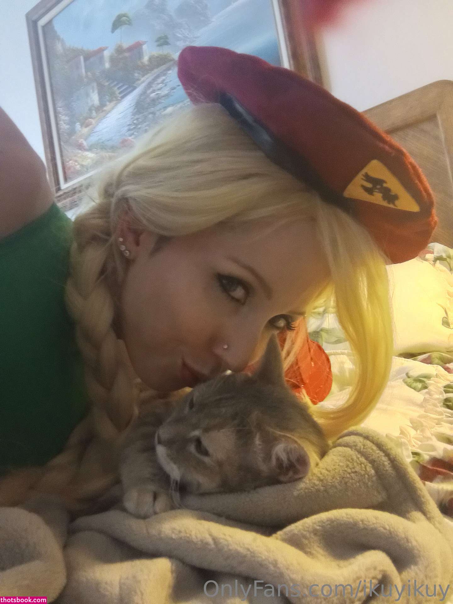 Ikuy Cosplayer Photo #98