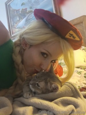 Ikuy Cosplayer Photo #98